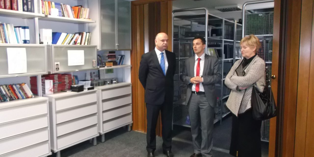 Министар Горан Мутабџија посјетио Библиотеку