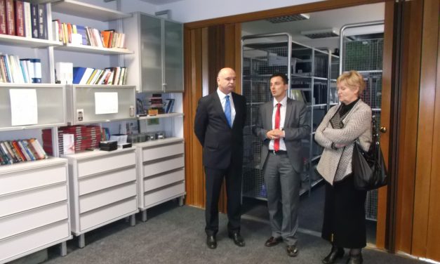 Министар Горан Мутабџија посјетио Библиотеку