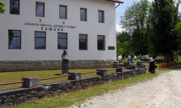 Директор Специјалне библиотеке у посјети Хашанима на књижевној колонији „Ријека мисли“