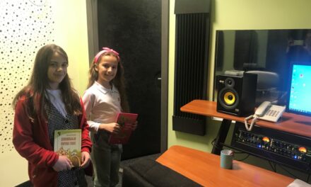 Osnovnoškolci spikeri u Biblioteci